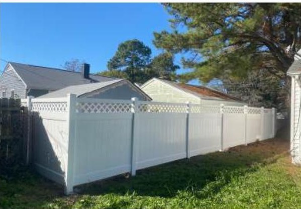 Lattice Top Privacy installed by Heartwood Fence