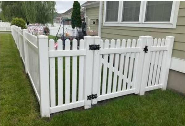 4ft Picket, Open Top installed by Heartwood Fence